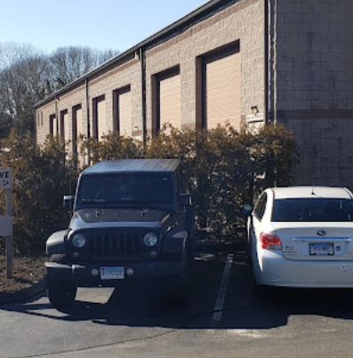 Service bay garage doors at D&R Automotive