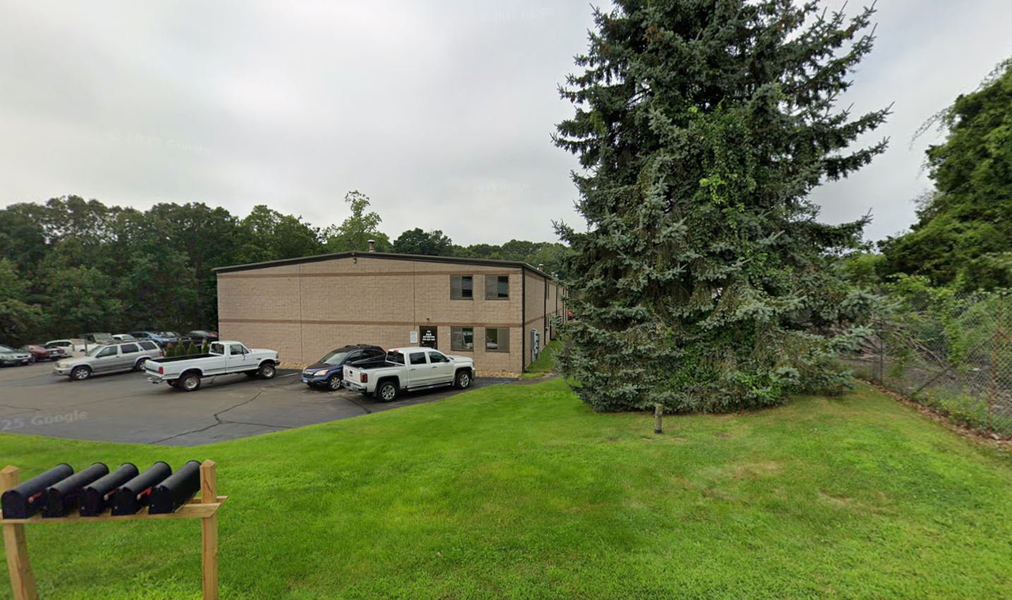 D&R Automotive shop building in Clinton, CT